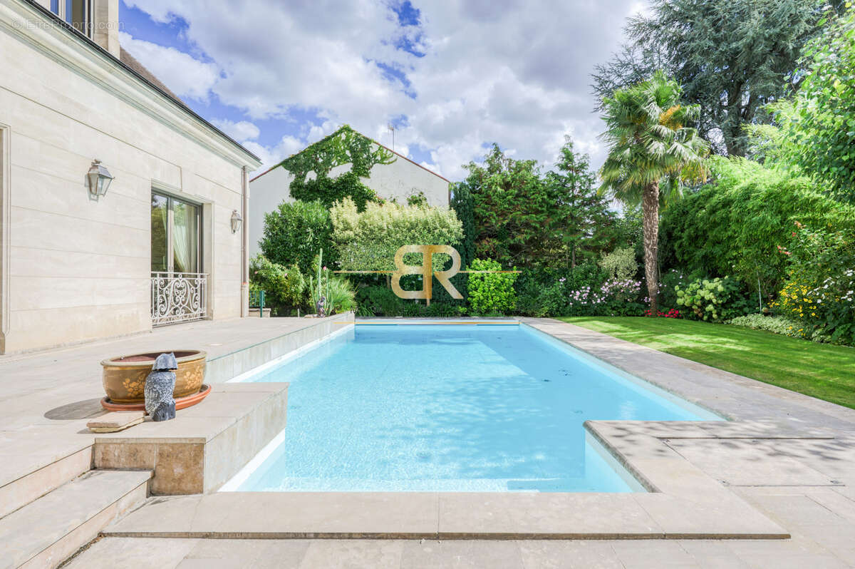 Maison à SAINT-MAUR-DES-FOSSES