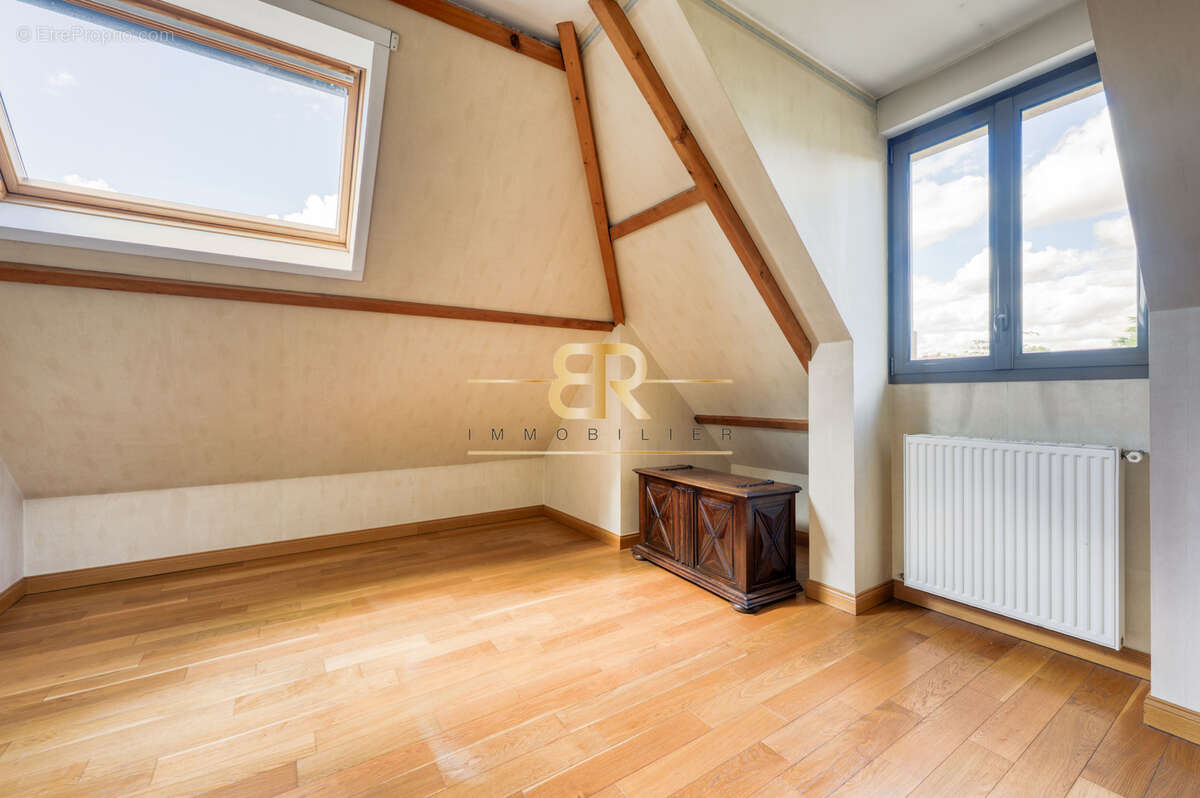 Maison à SAINT-MAUR-DES-FOSSES