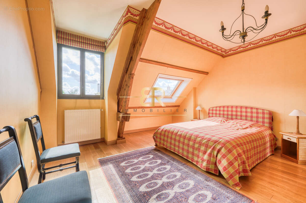 Maison à SAINT-MAUR-DES-FOSSES