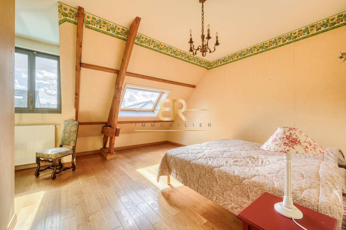 Maison à SAINT-MAUR-DES-FOSSES