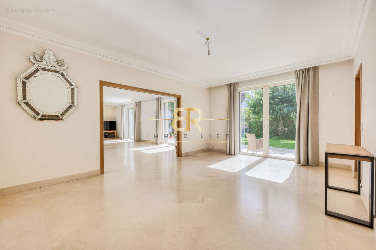 Maison à SAINT-MAUR-DES-FOSSES