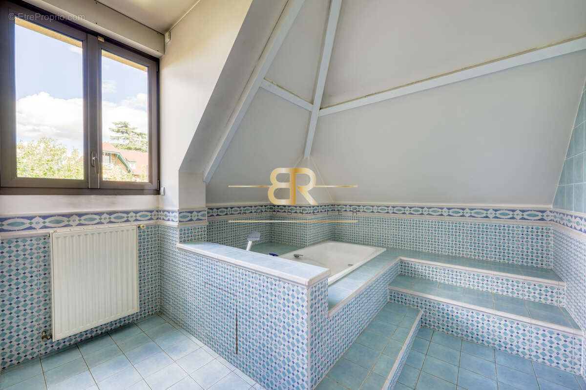 Maison à SAINT-MAUR-DES-FOSSES