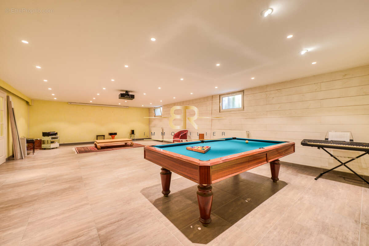 Maison à SAINT-MAUR-DES-FOSSES