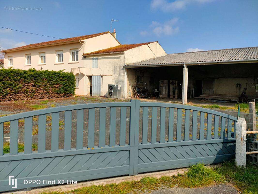 Maison à PUYROLLAND