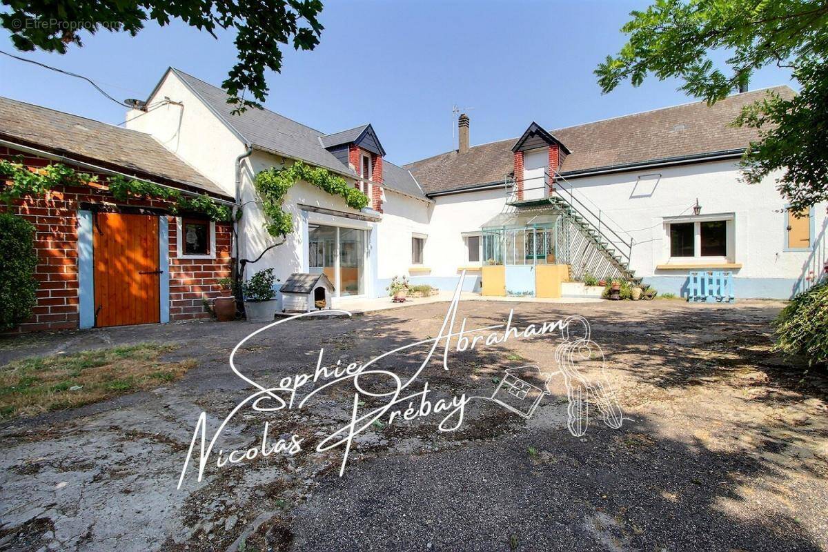 Maison à BAZOCHES-LES-GALLERANDES