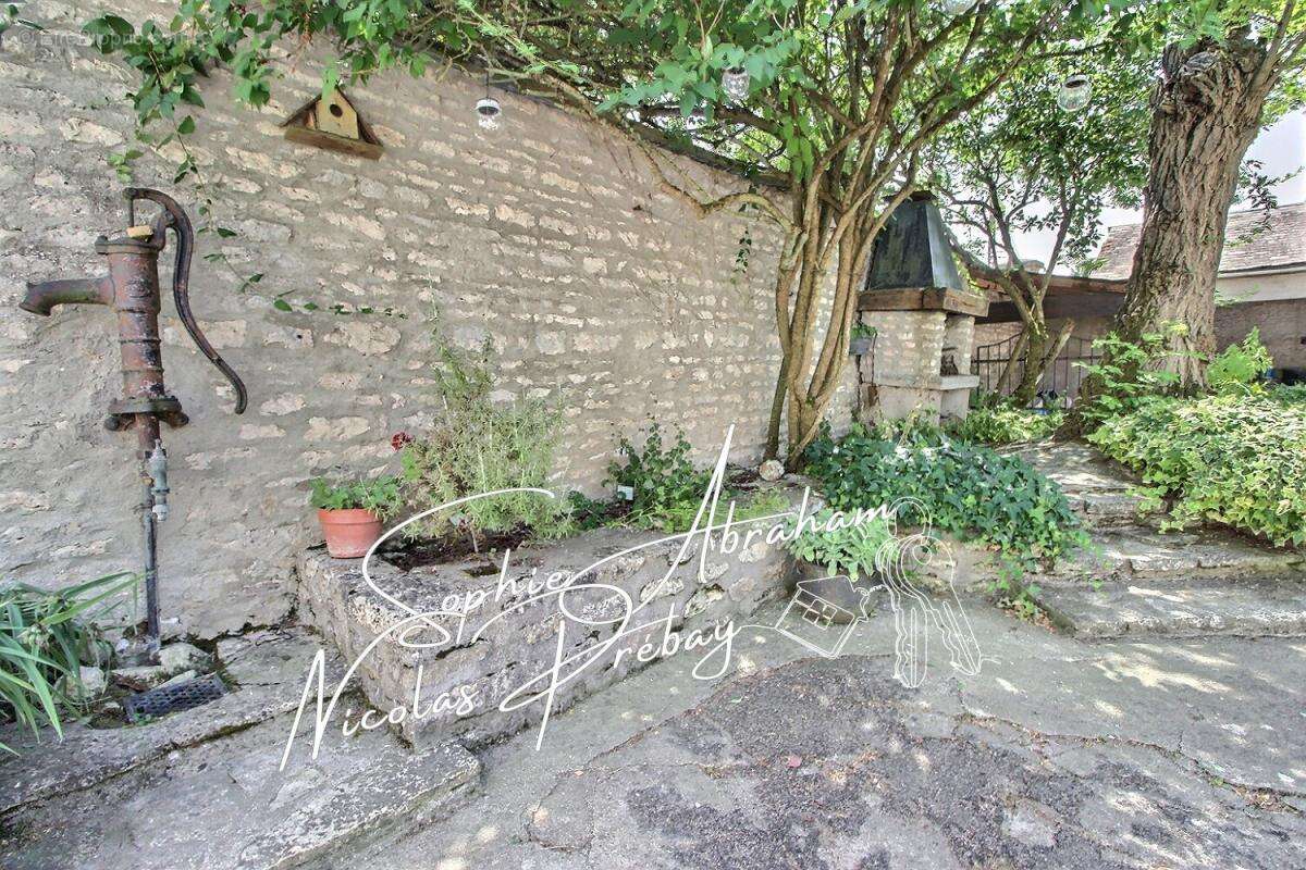 Maison à BAZOCHES-LES-GALLERANDES