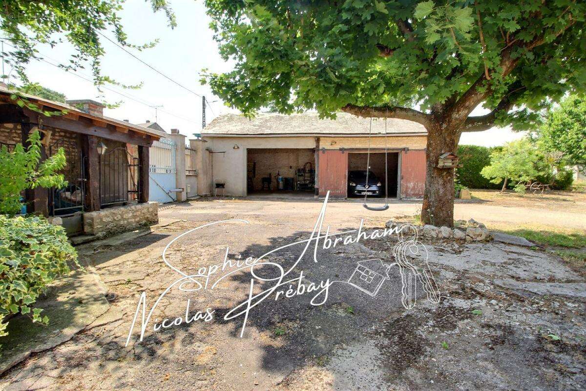 Maison à BAZOCHES-LES-GALLERANDES