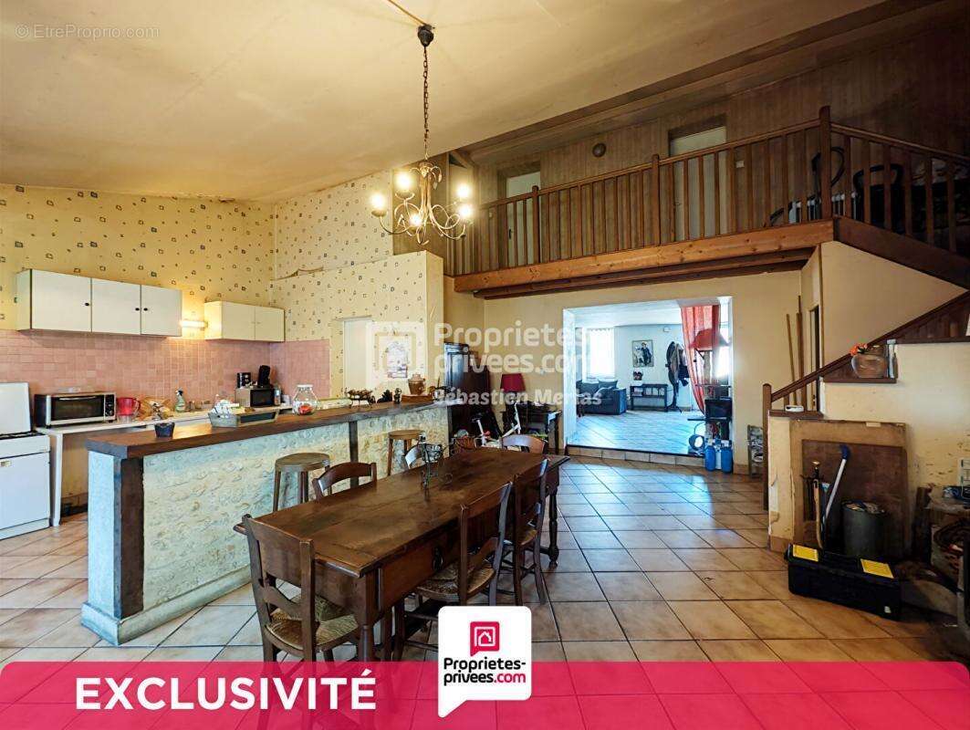 Appartement à BARBEZIEUX-SAINT-HILAIRE