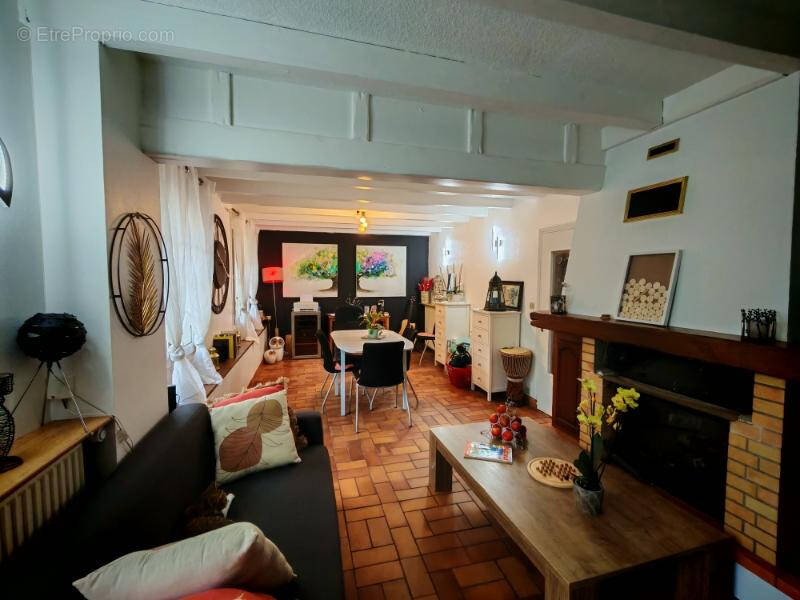 Maison à SAUGNAC-ET-CAMBRAN