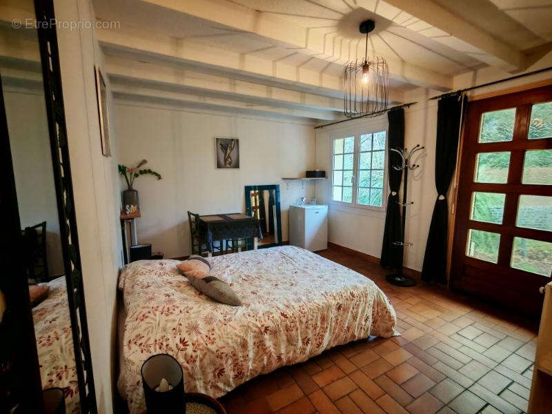 Maison à SAUGNAC-ET-CAMBRAN