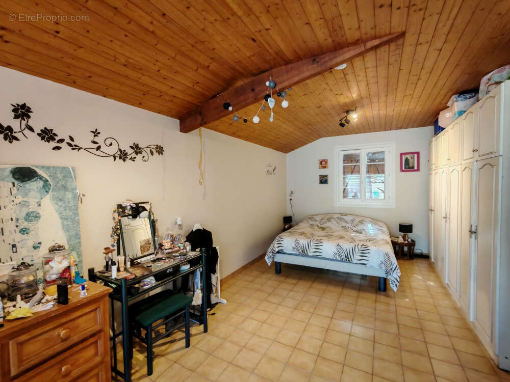 Maison à SAUGNAC-ET-CAMBRAN