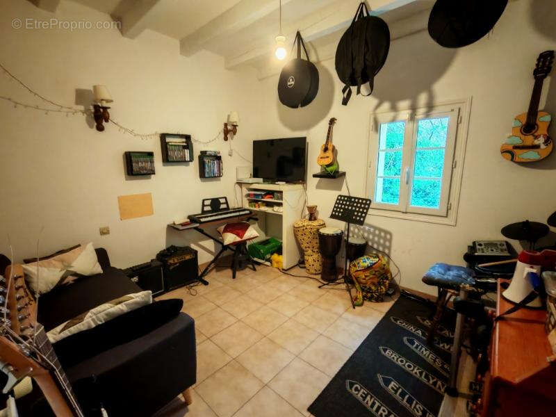 Maison à SAUGNAC-ET-CAMBRAN