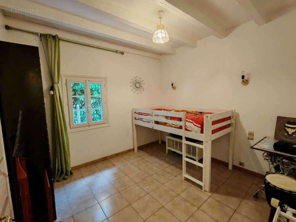 Maison à SAUGNAC-ET-CAMBRAN