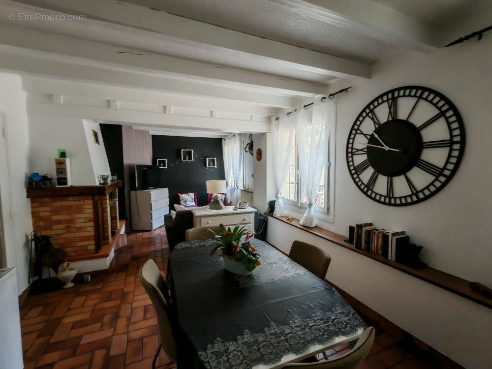 Maison à SAUGNAC-ET-CAMBRAN