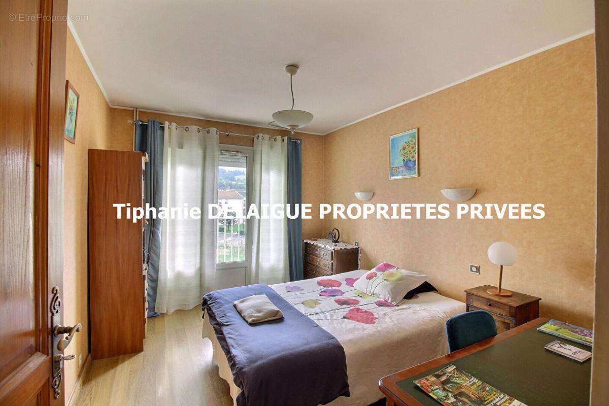 Appartement à LE CHAMBON-FEUGEROLLES