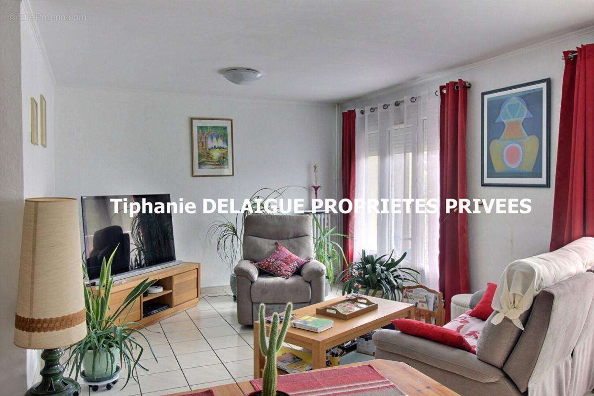 Appartement à LE CHAMBON-FEUGEROLLES