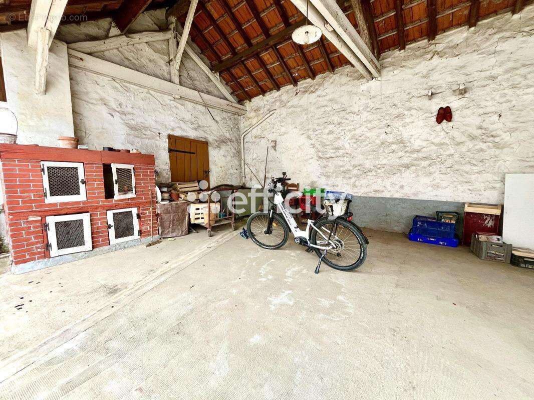 Maison à LA VILLE-DU-BOIS