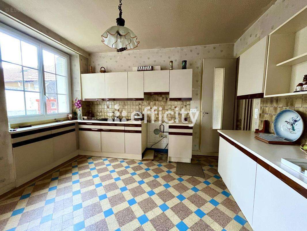 Maison à LA VILLE-DU-BOIS