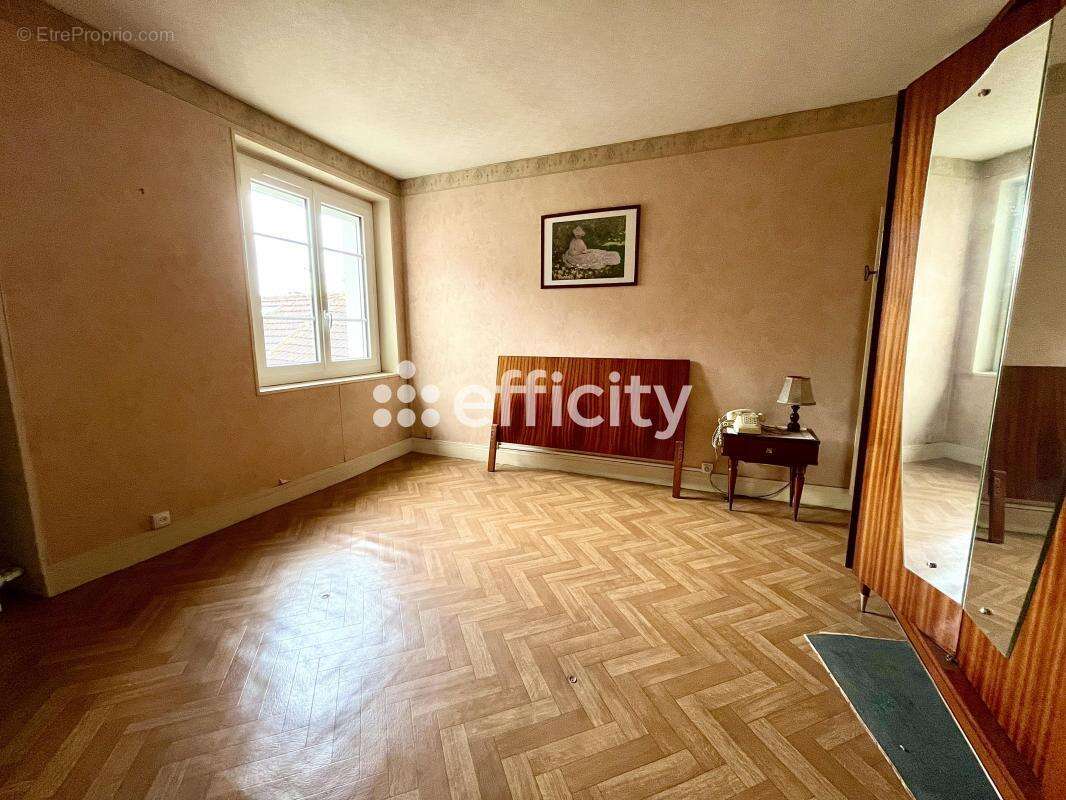 Maison à LA VILLE-DU-BOIS