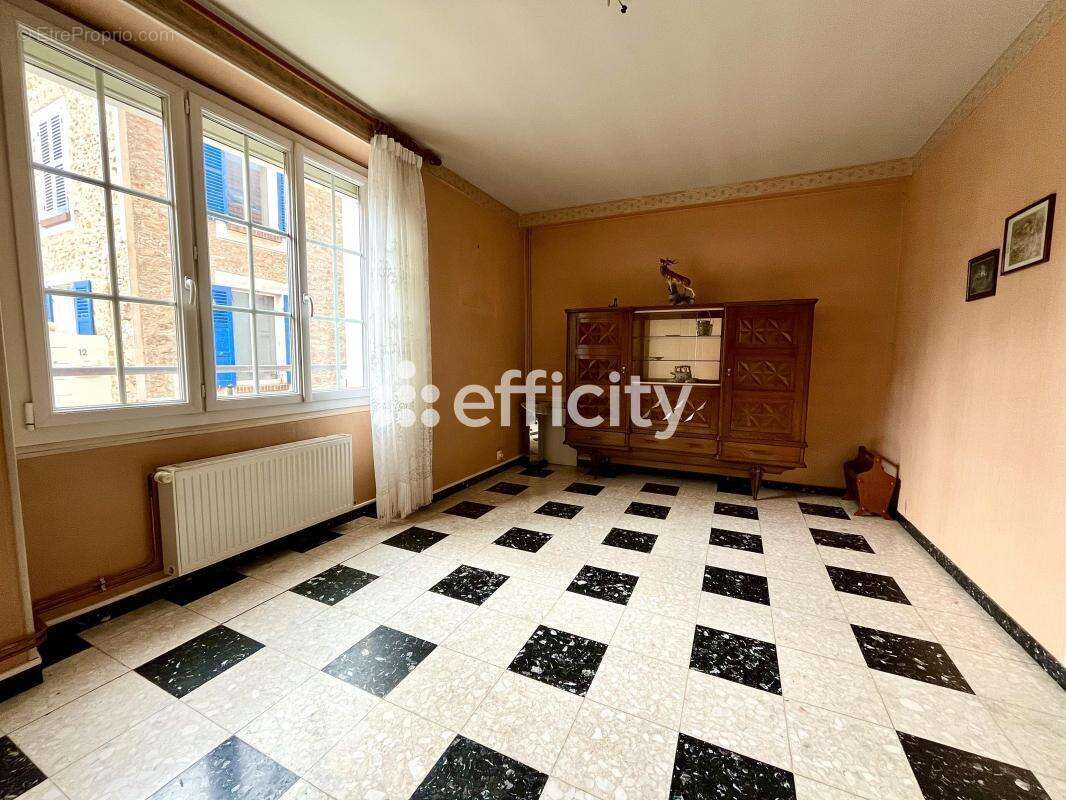 Maison à LA VILLE-DU-BOIS