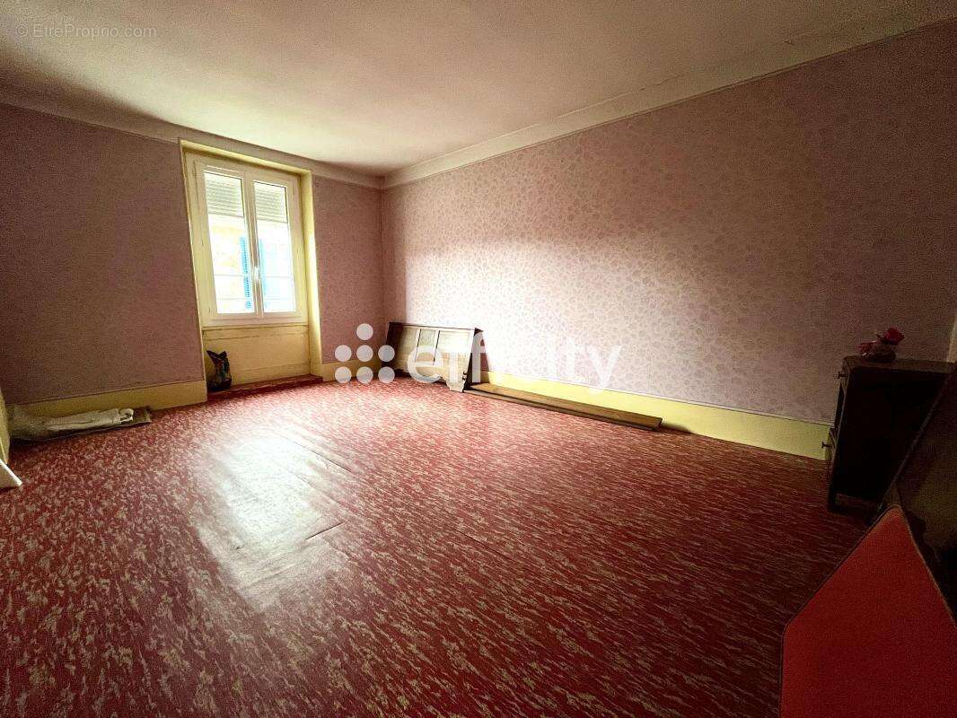 Maison à LA VILLE-DU-BOIS