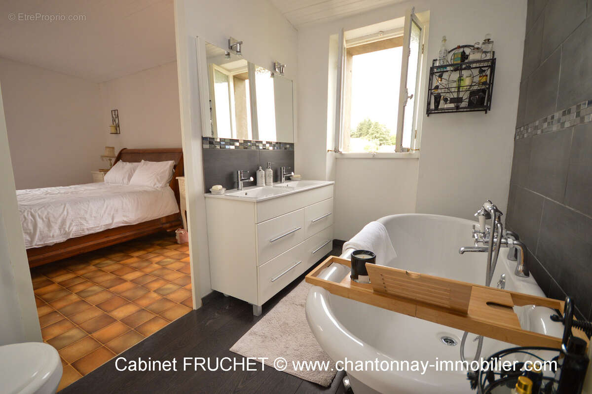 Maison à LA CAILLERE-SAINT-HILAIRE