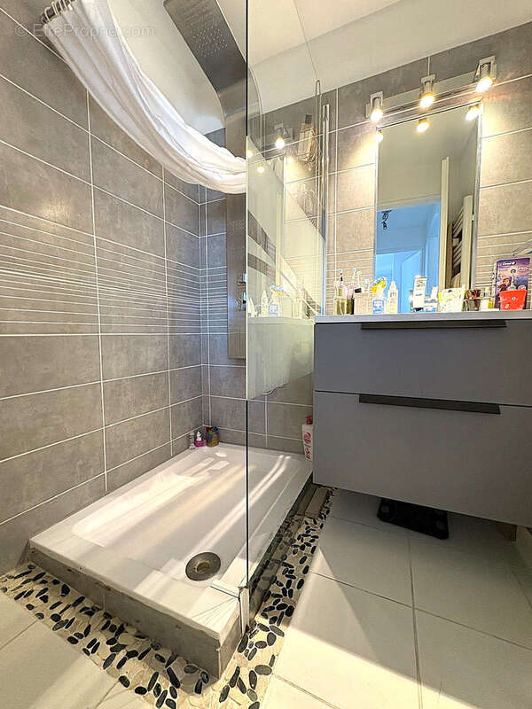 Appartement à COGOLIN