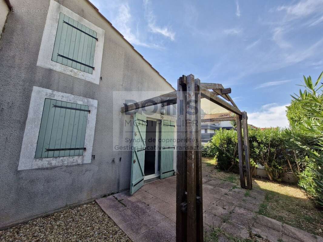 Maison à VIC-LA-GARDIOLE