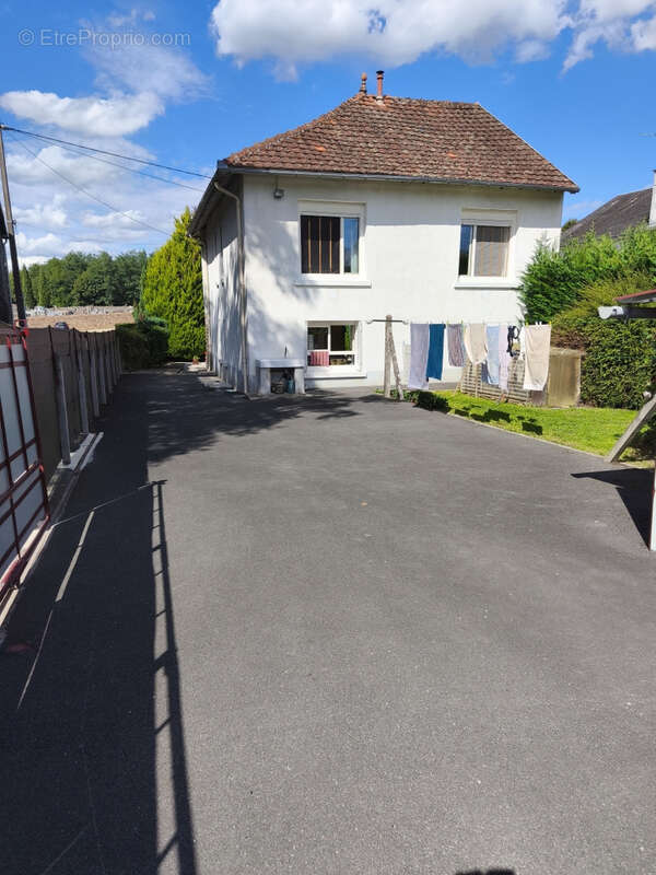 Maison à SAINT-YRIEIX-LA-PERCHE