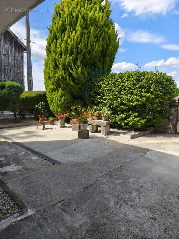 Maison à SAINT-YRIEIX-LA-PERCHE