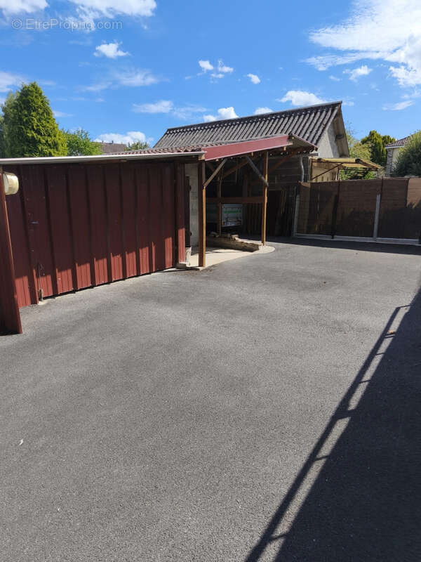 Maison à SAINT-YRIEIX-LA-PERCHE