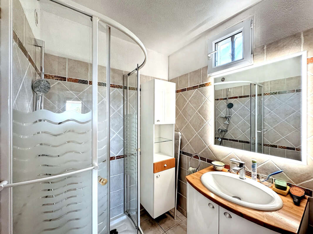 Appartement à ROQUEBRUNE-SUR-ARGENS