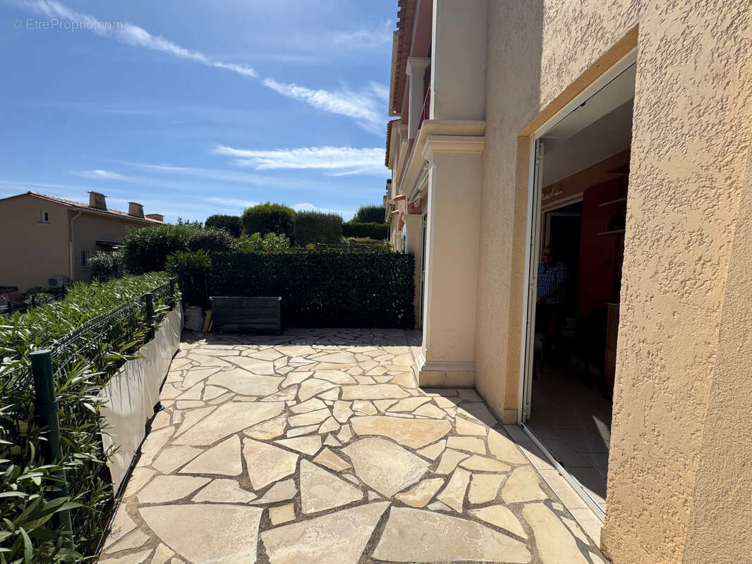 Appartement à ROQUEBRUNE-SUR-ARGENS