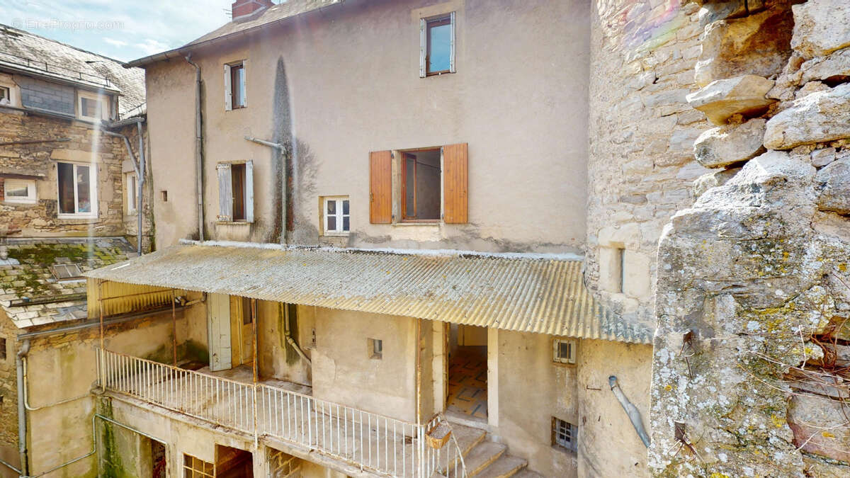 Maison à SEVERAC-L&#039;EGLISE