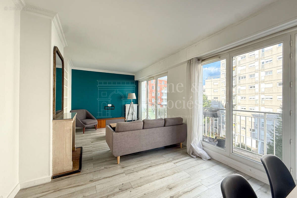 Appartement à COURBEVOIE