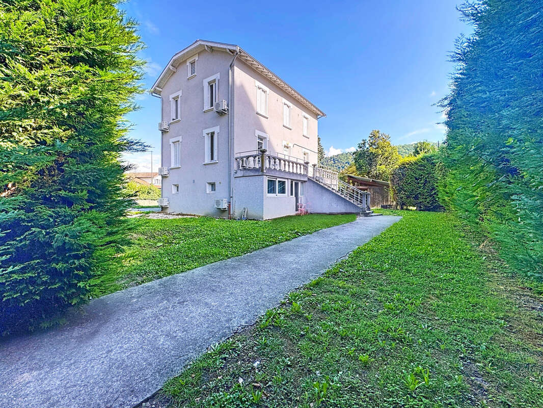 Appartement à SAINT-MARTIN-D'HERES