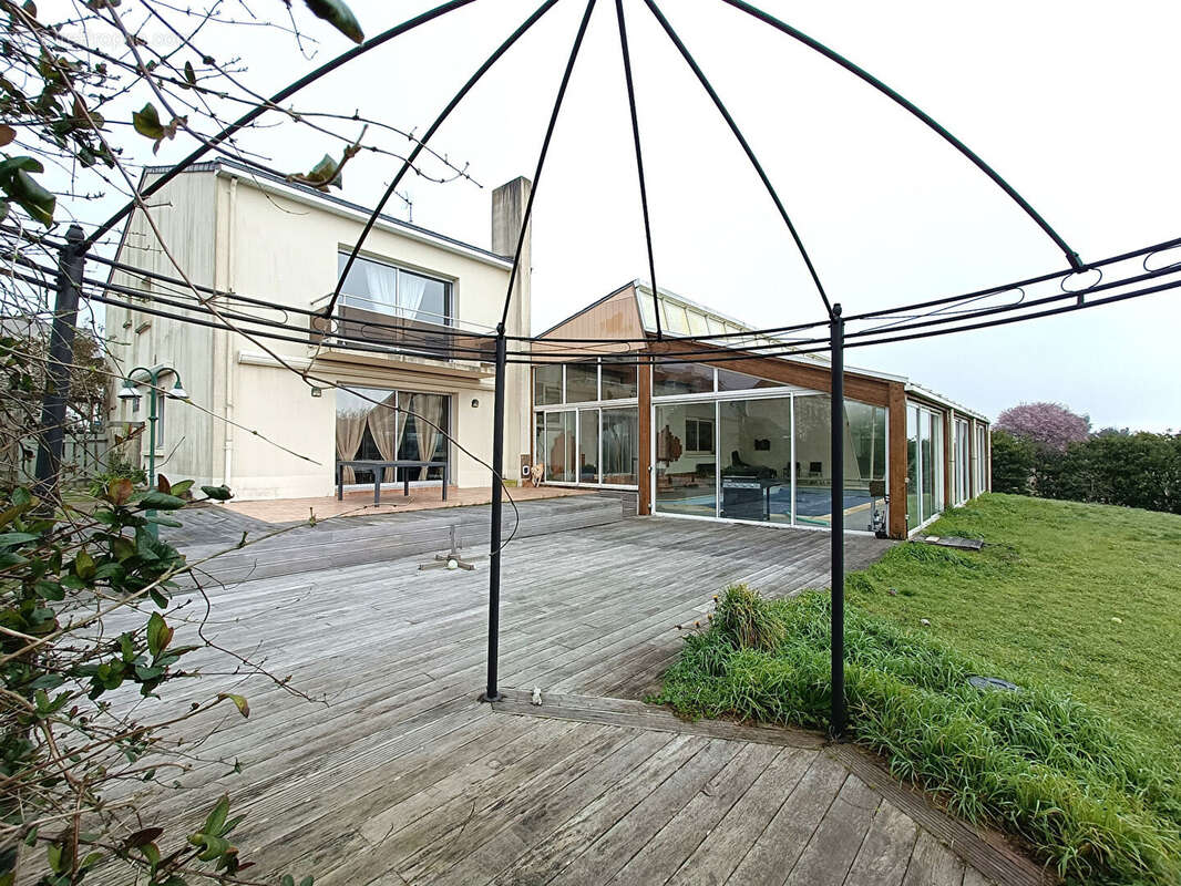 Maison à SAINT-HERBLON