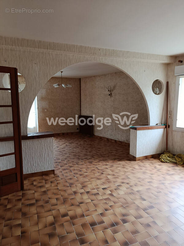 Maison à LA PEROUILLE