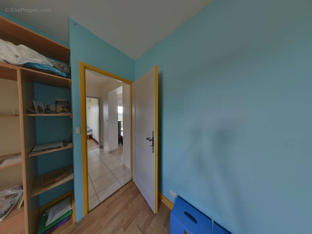 Maison à SAINT-MICHEL-DE-CHABRILLANOUX