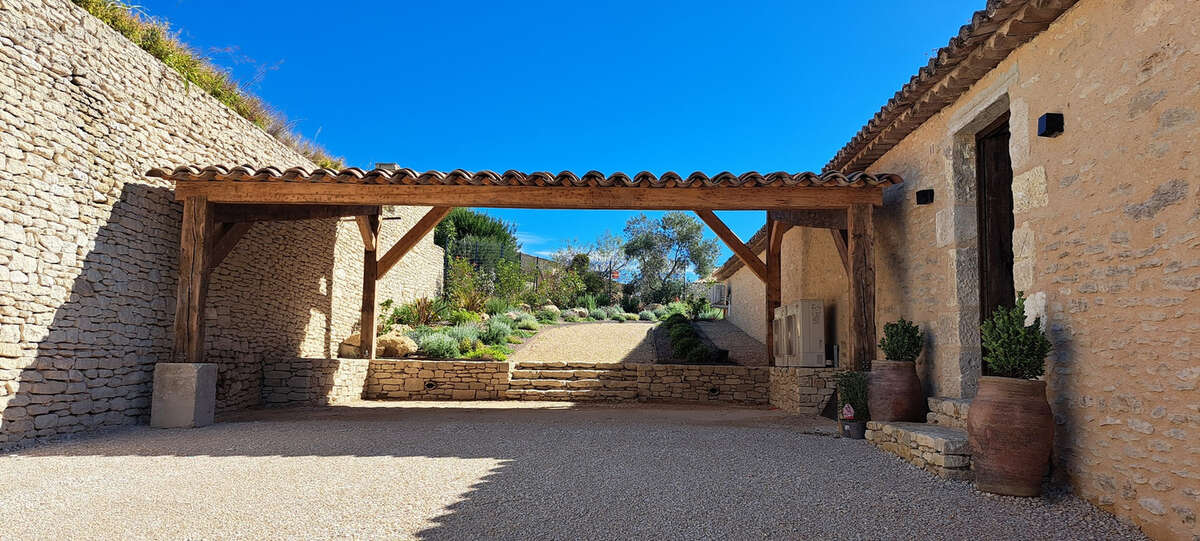 Maison à GORDES