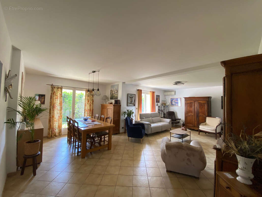 Maison à PERNES-LES-FONTAINES