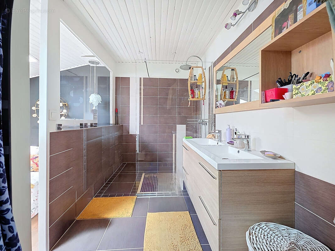 Appartement à GREZIEU-LA-VARENNE