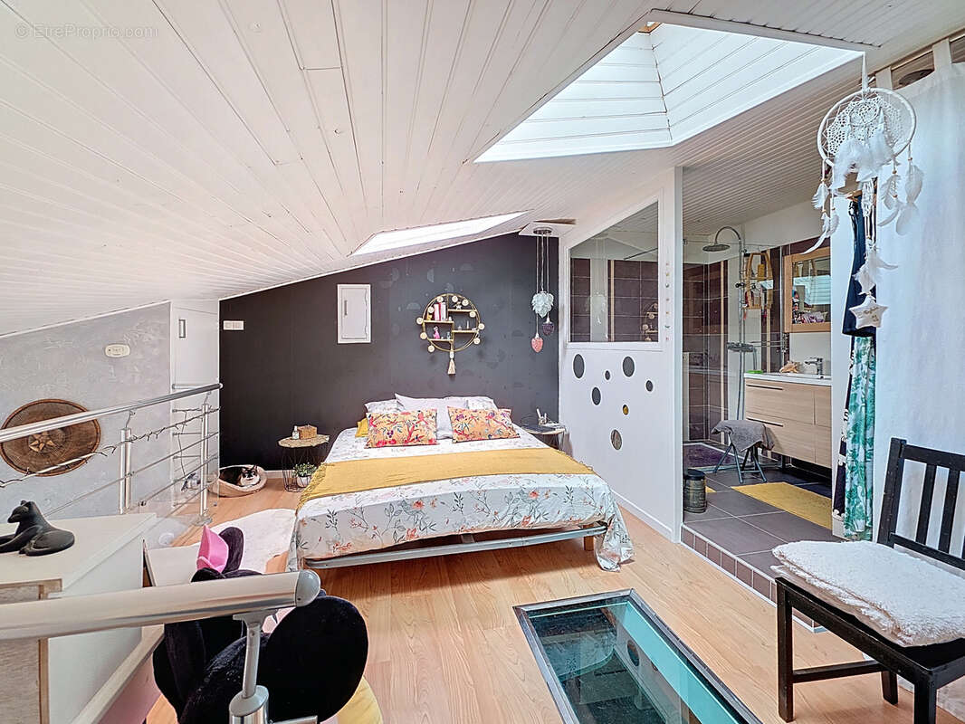 Appartement à GREZIEU-LA-VARENNE