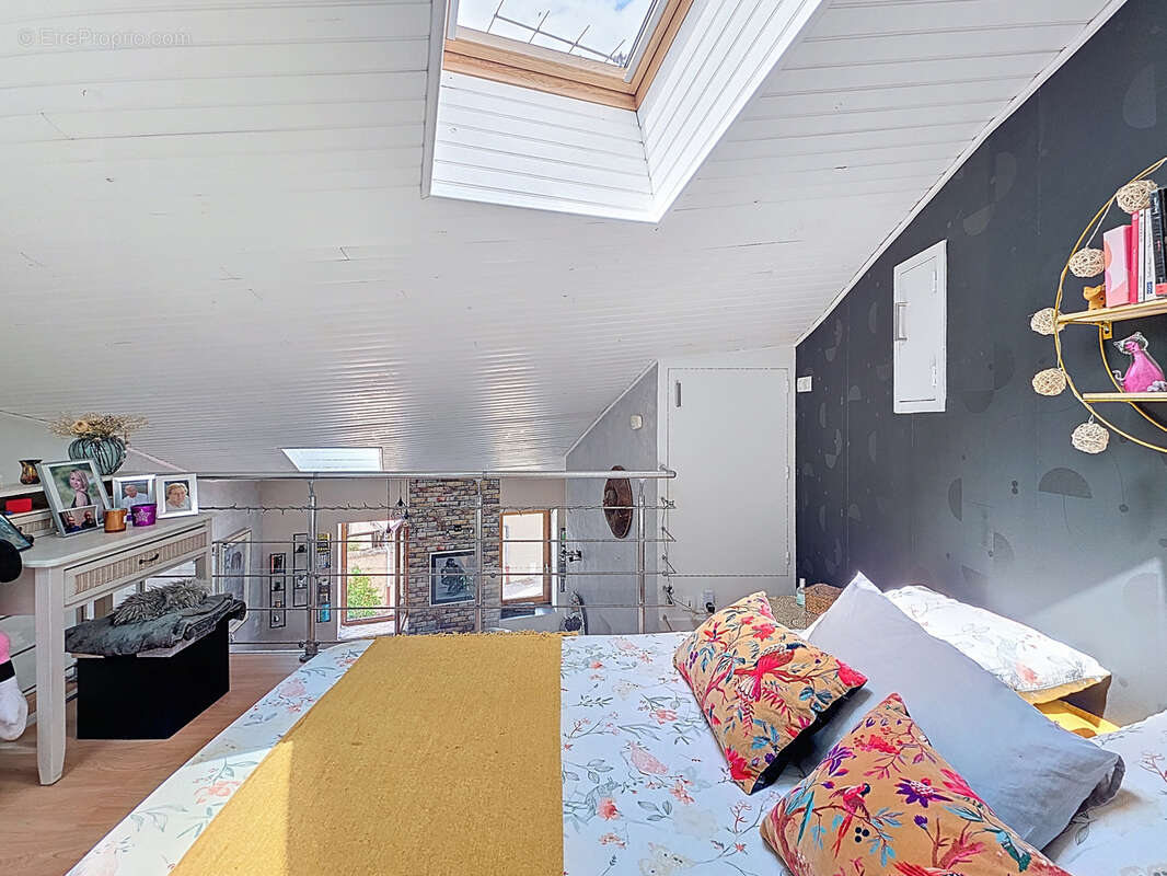 Appartement à GREZIEU-LA-VARENNE