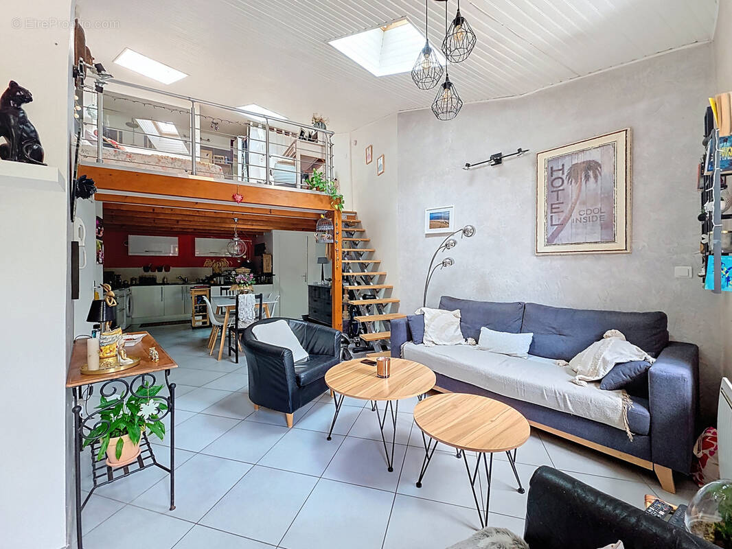 Appartement à GREZIEU-LA-VARENNE