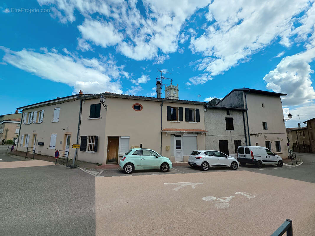 Appartement à GREZIEU-LA-VARENNE