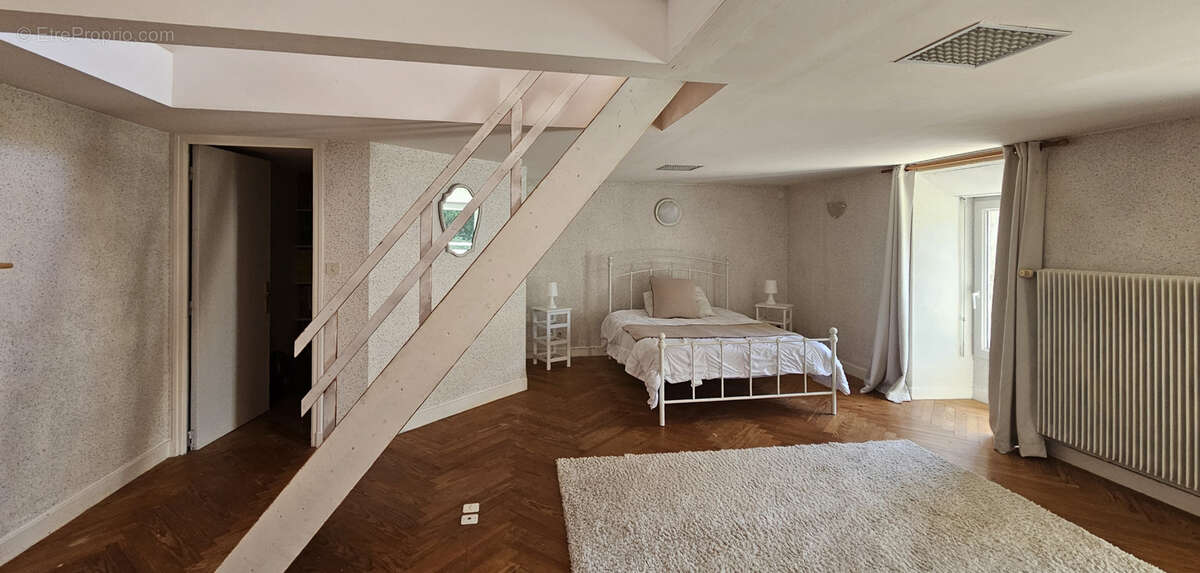 Maison à SAINT-JACUT-DU-MENE