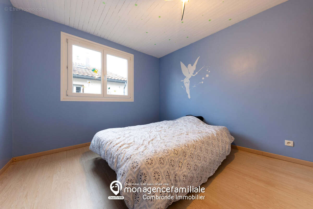 Maison à SAINT-GENES-CHAMPANELLE