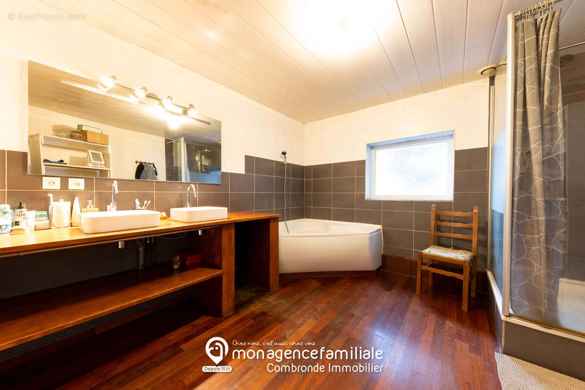 Maison à SAINT-GENES-CHAMPANELLE