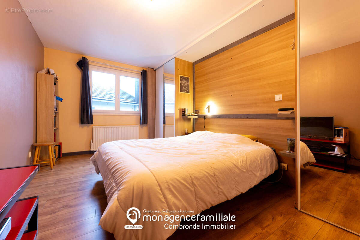 Maison à SAINT-GENES-CHAMPANELLE